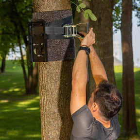Matelas de protection incluant une fermeture en velcro pour installation de barre traction sur un arbre